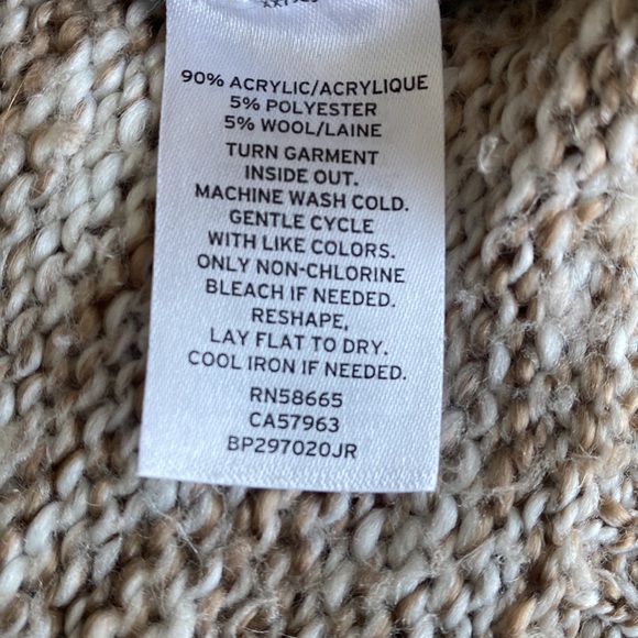 Nordstroms BP tan and white sweater. Size Small. - Picture 4 of 5